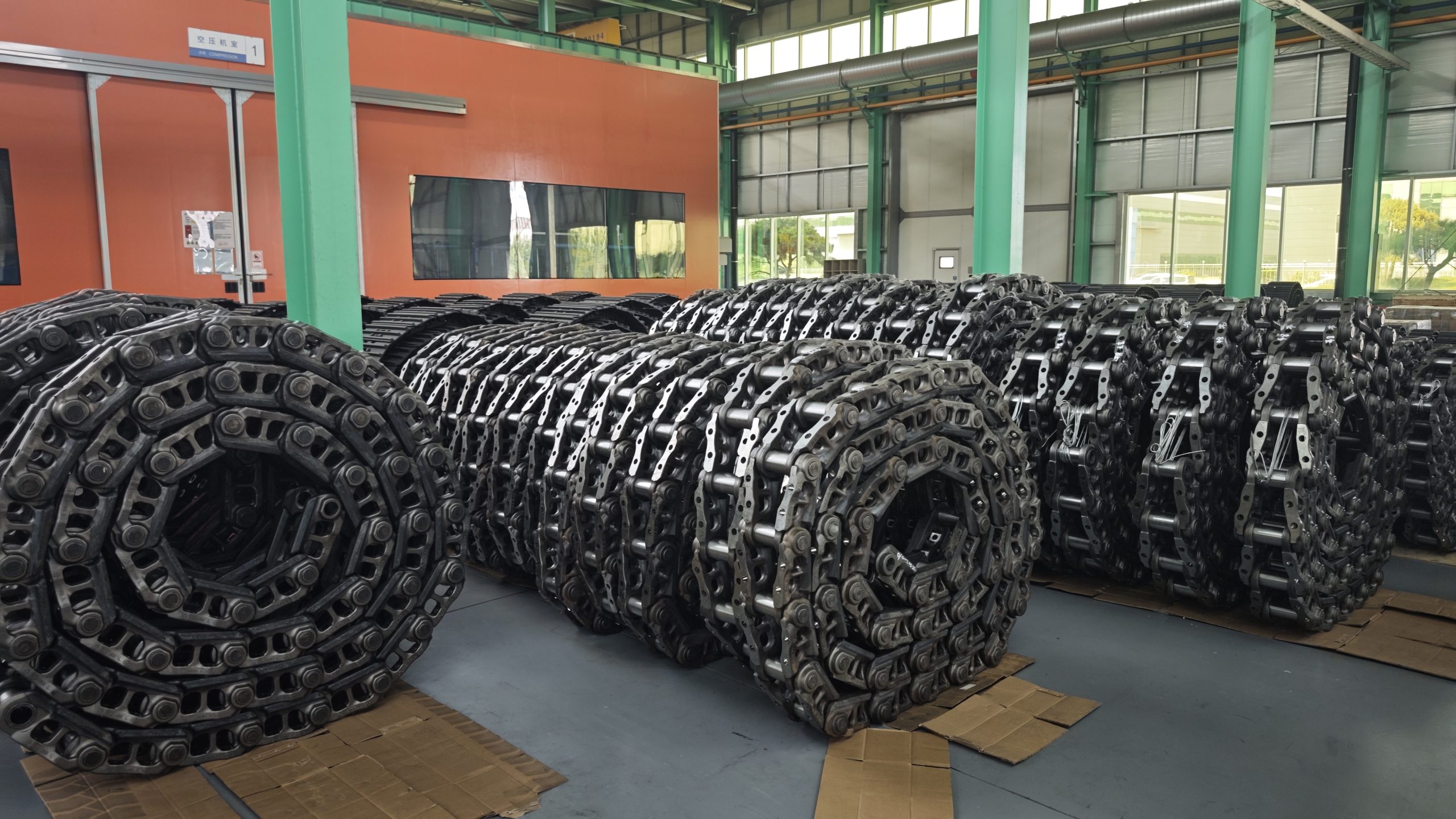 Excavator track chain assembly for CAT Komatsu Volvo and Hitachi excavators heavy duty undercarriage component