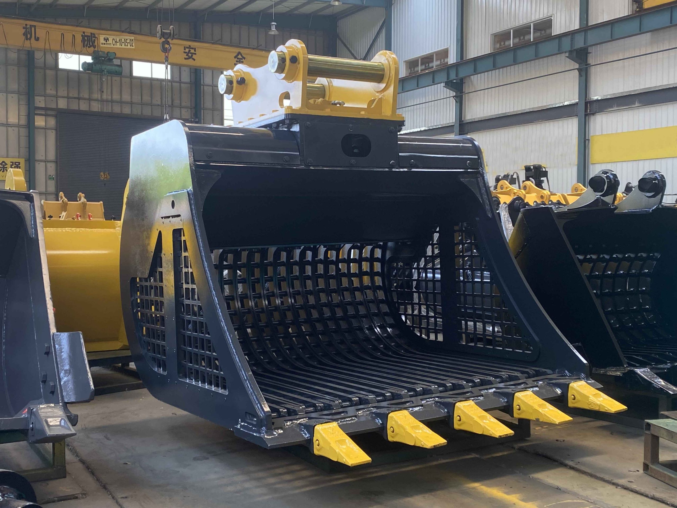 Excavator bucket for digging rock soil and construction work compatible with CAT Komatsu Volvo Hitachi excavators